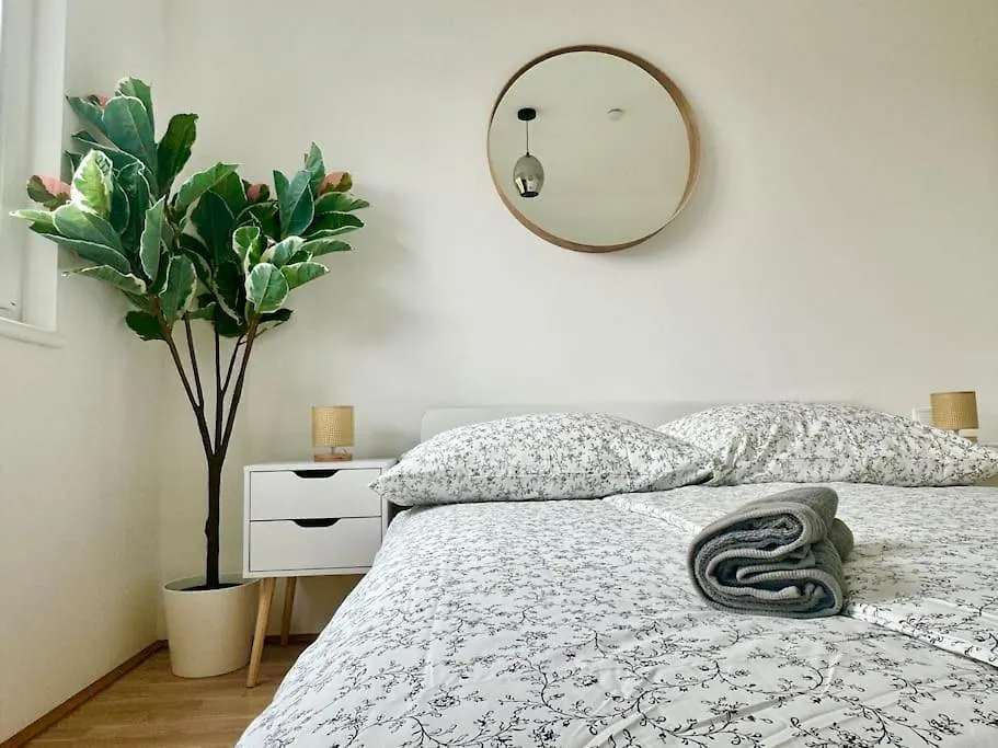 Modern Danube Apartment With Balcony Viena