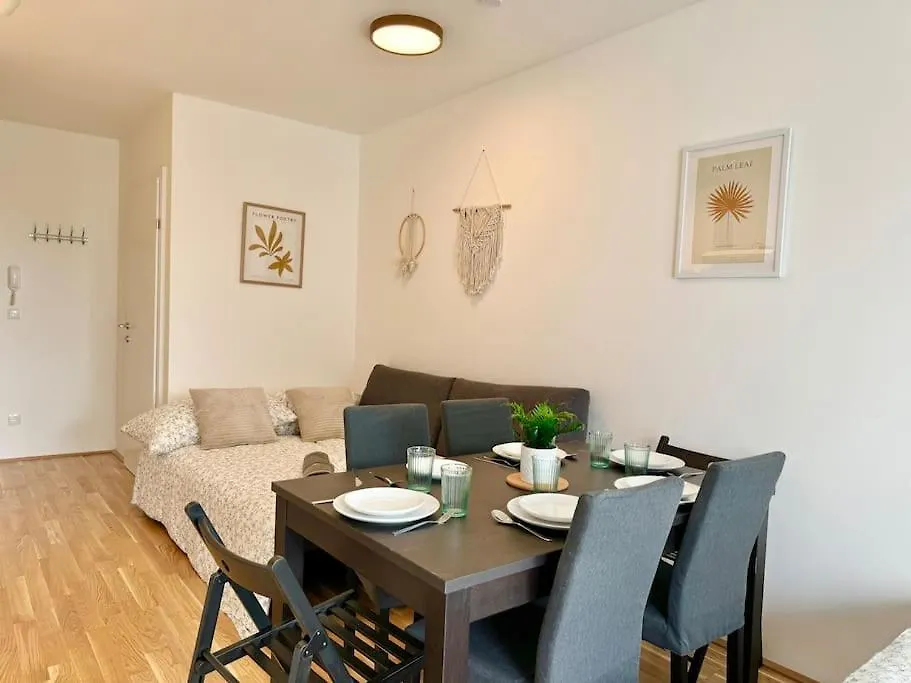 Modern Danube Apartment With Balcony Viena