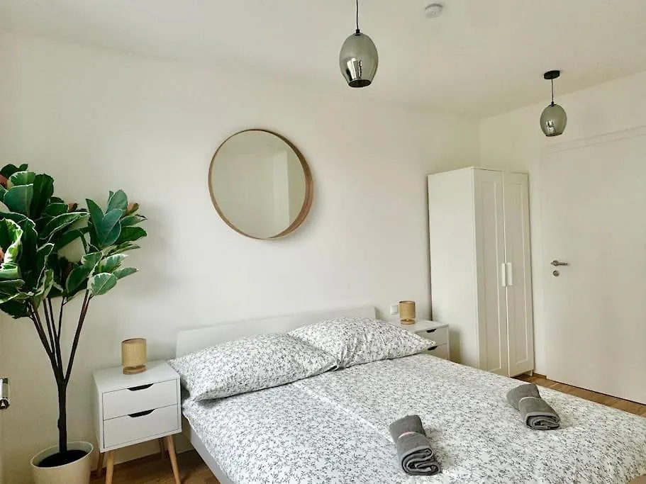 Modern Danube Apartment With Balcony Viena