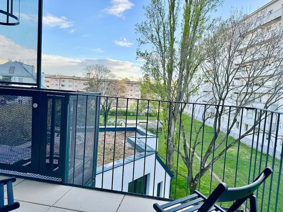 Modern Danube Apartment With Balcony Viena